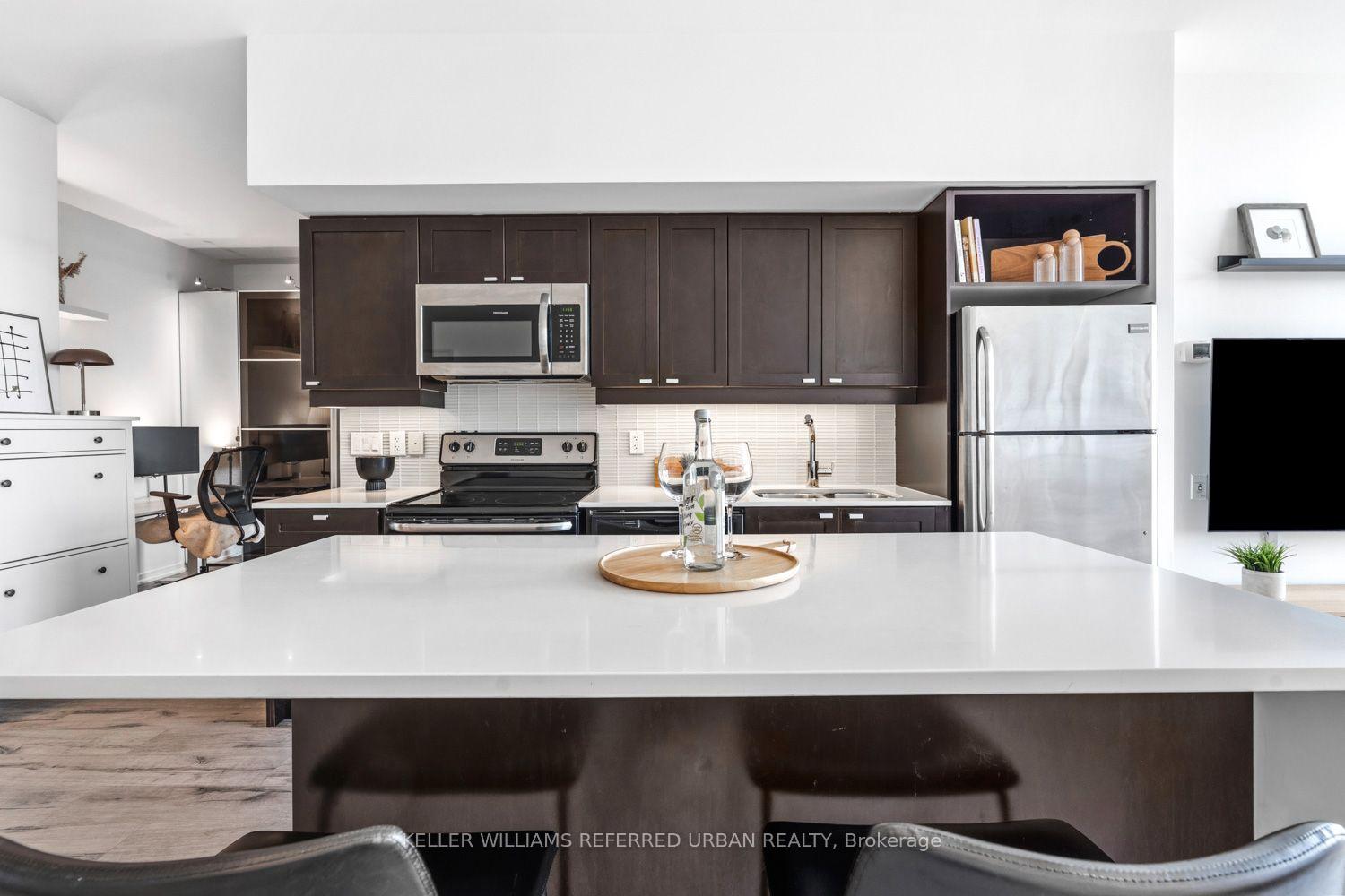 Photo 7 of Unit PH3513, 105 The Queensway, Toronto, High Park-Swansea — HOMEH