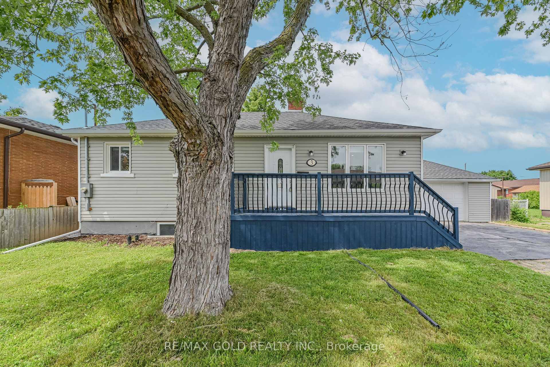 Photo 2 of 3 Myrtle Avenue S, St. Catharines, Carlton/Bunting — HOMEH