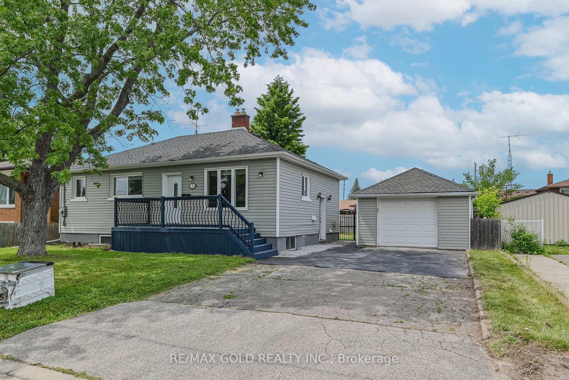 Photo 3 of 3 Myrtle Avenue S, St. Catharines, Carlton/Bunting — HOMEH