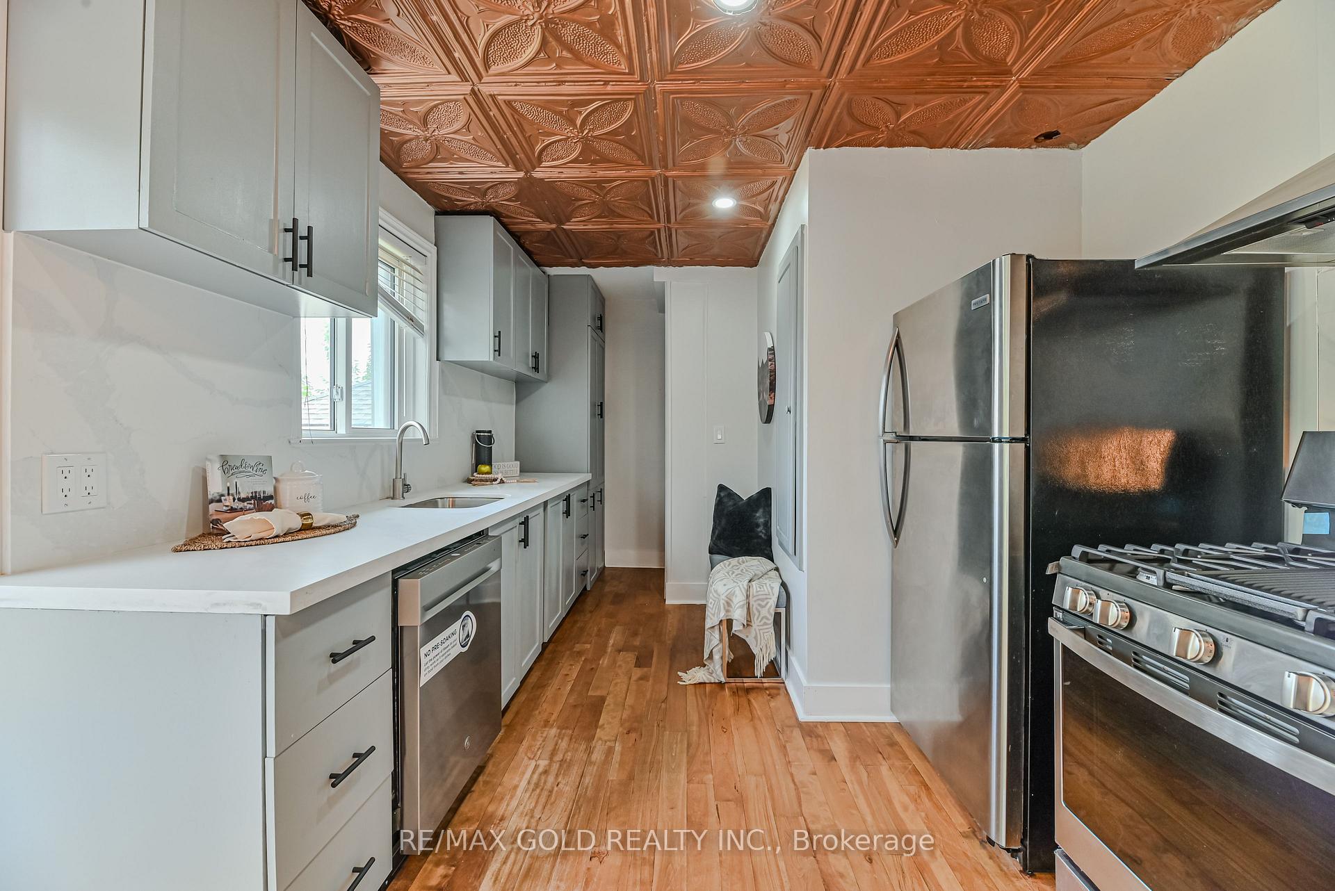 Photo 12 of 3 Myrtle Avenue S, St. Catharines, Carlton/Bunting — HOMEH
