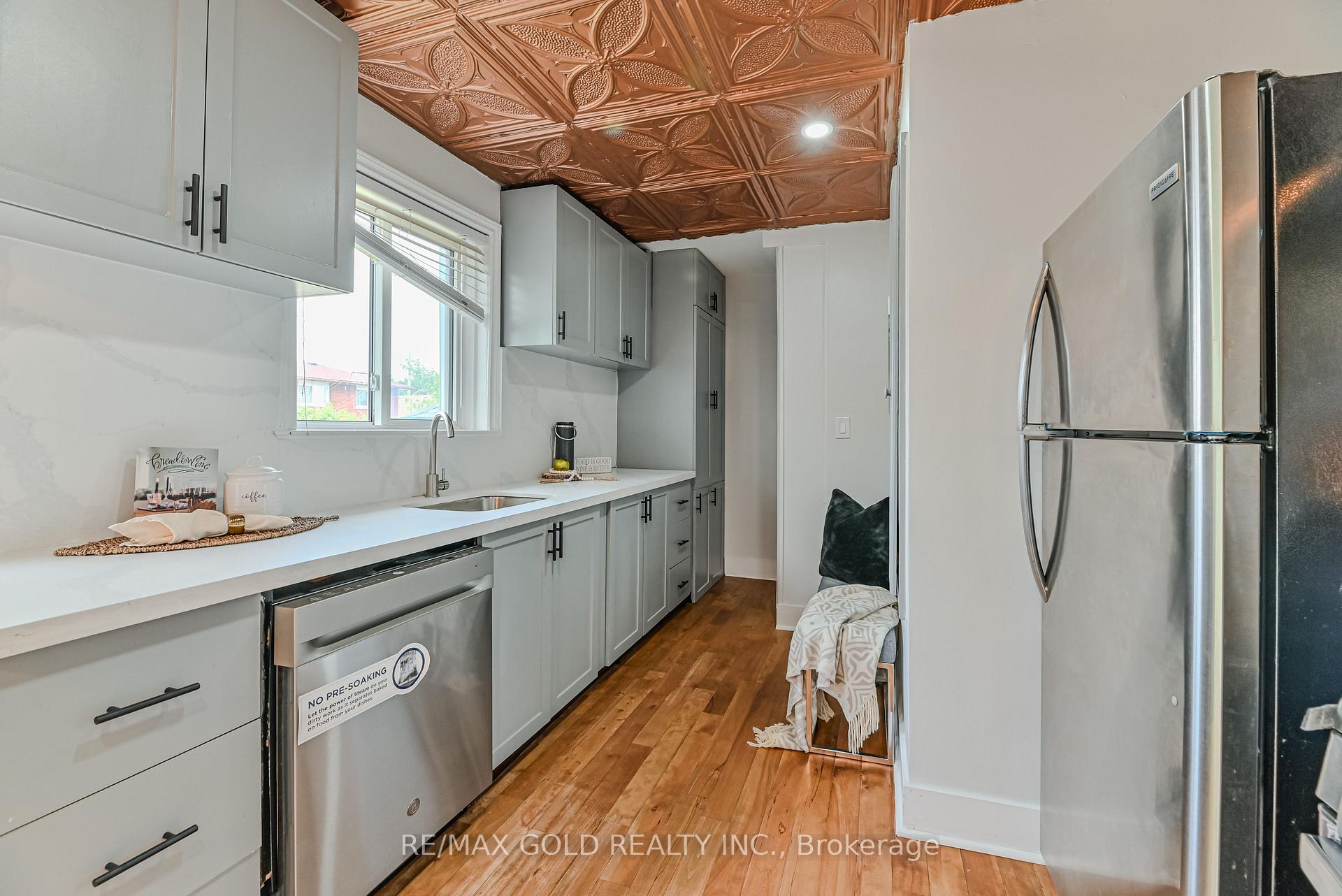 Photo 13 of 3 Myrtle Avenue S, St. Catharines, Carlton/Bunting — HOMEH