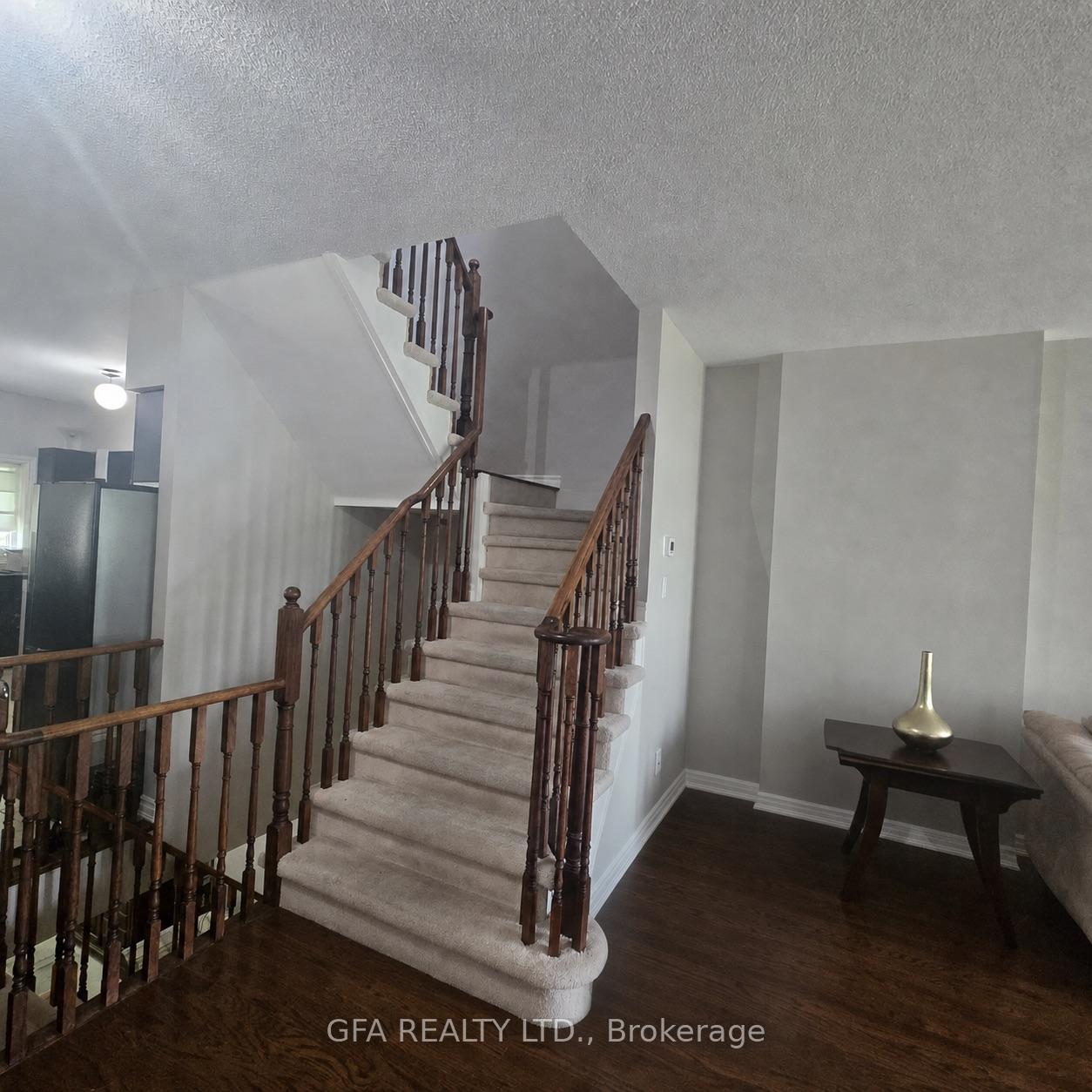 Photo 4 of Unit 9, 2600 Glengarry Road, Mississauga, Erindale — HOMEH