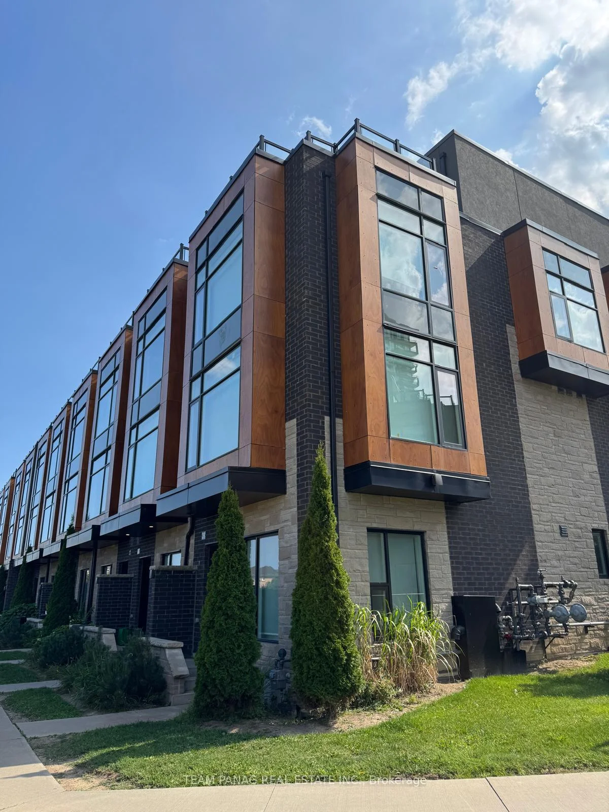 Photo 3 of Unit 39, 200 Malta Avenue, Brampton, Fletcher's Creek South — HOMEH