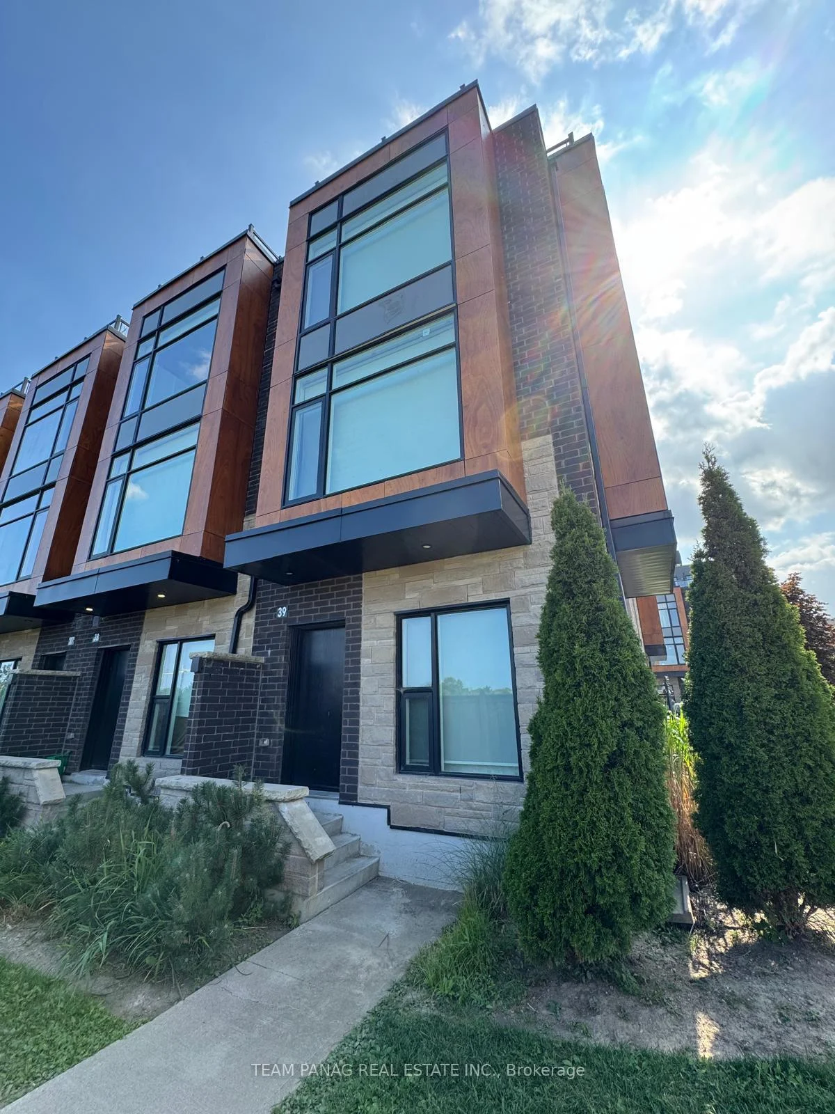 Photo 4 of Unit 39, 200 Malta Avenue, Brampton, Fletcher's Creek South — HOMEH