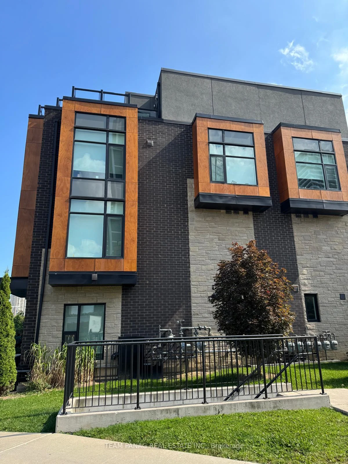 Photo 5 of Unit 39, 200 Malta Avenue, Brampton, Fletcher's Creek South — HOMEH