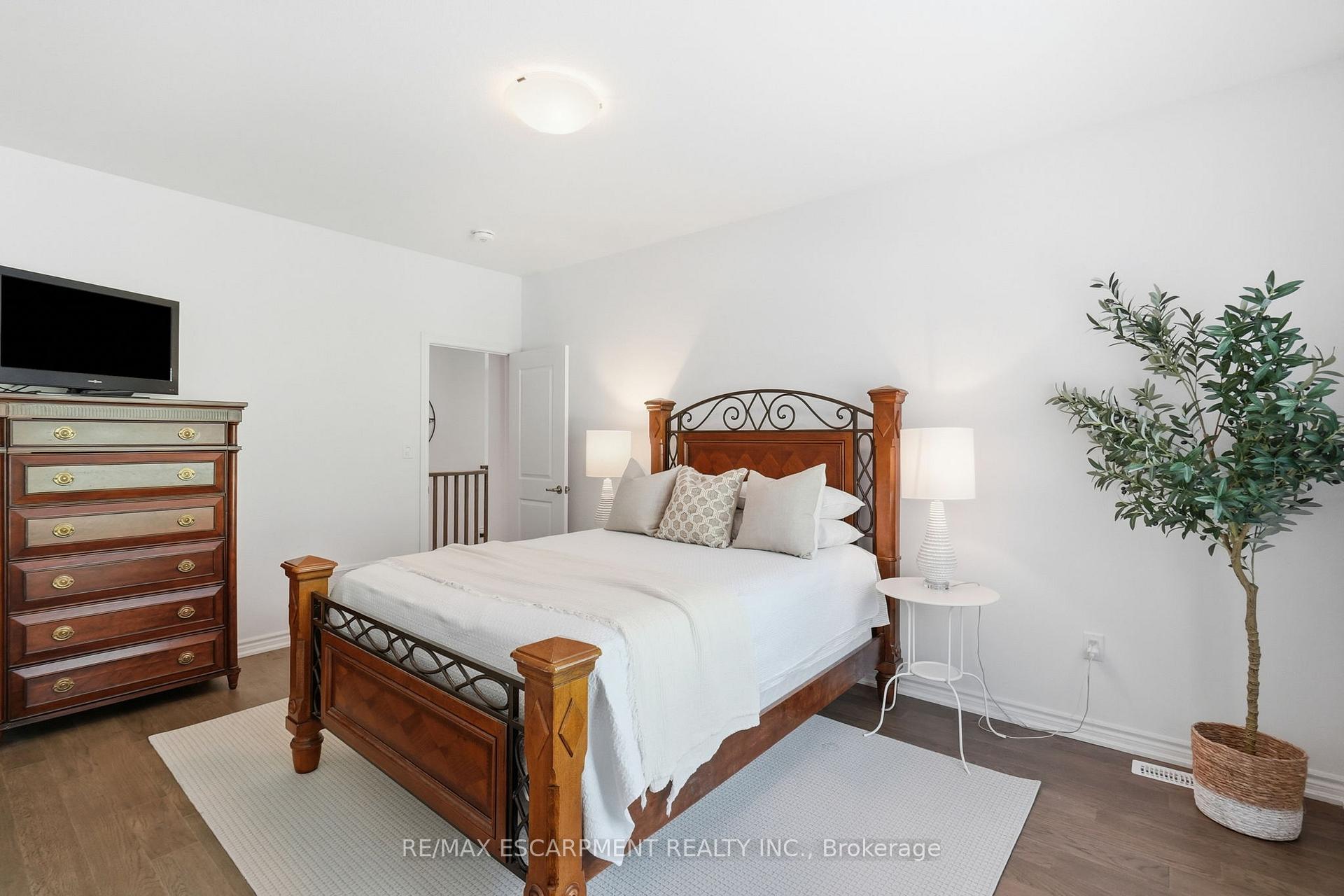 Photo 25 of 115 Daugaard Avenue, Brant, Paris — HOMEH
