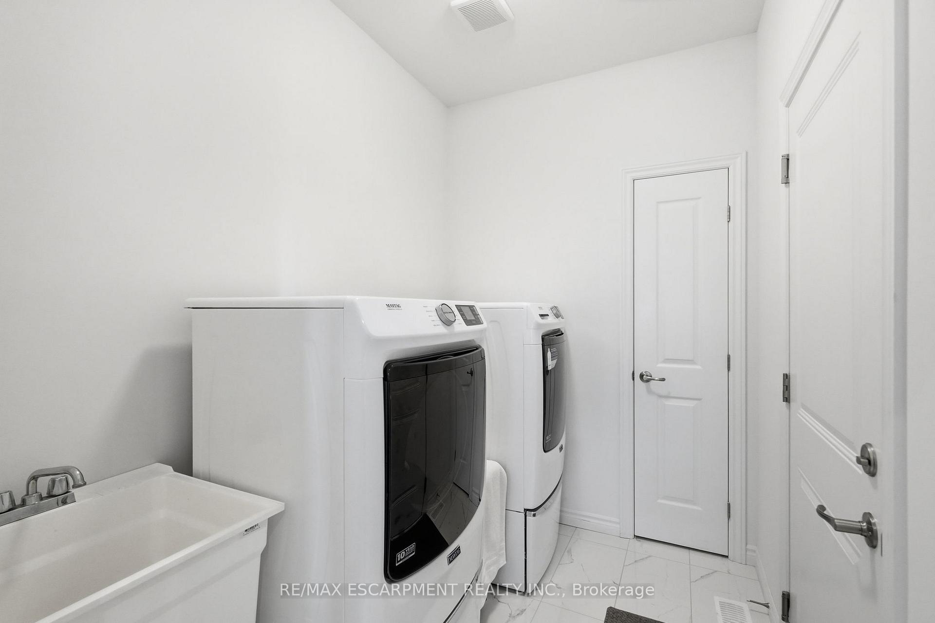 Photo 33 of 115 Daugaard Avenue, Brant, Paris — HOMEH