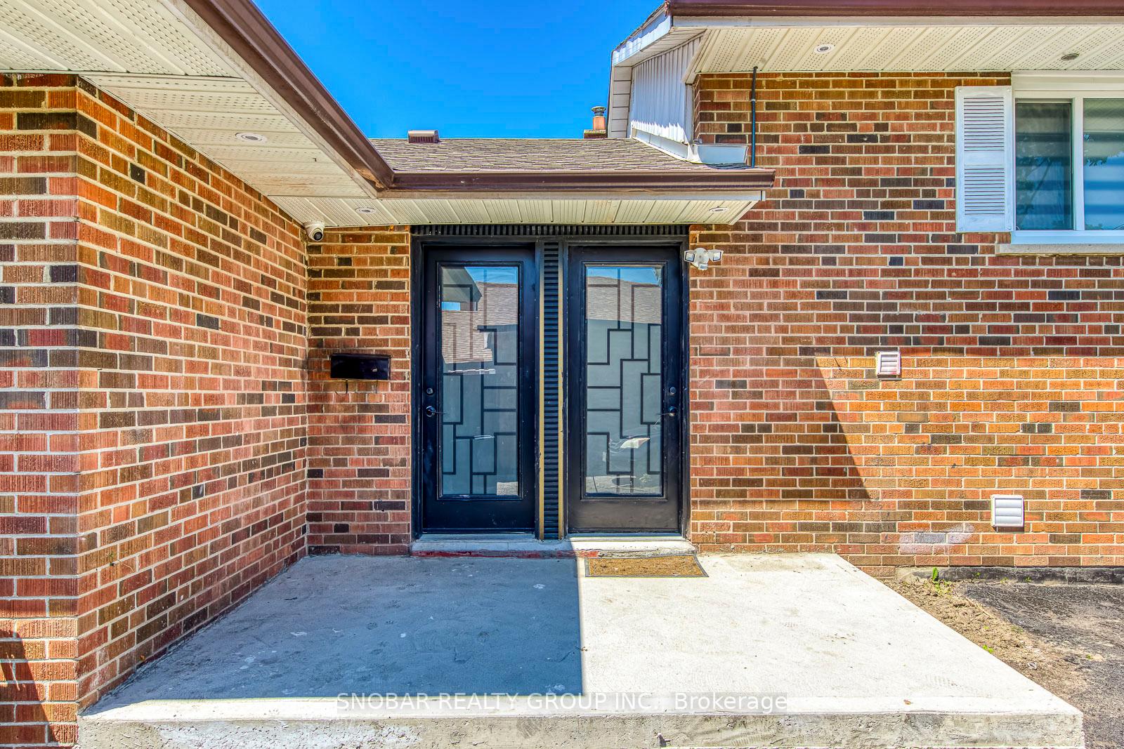 Photo 3 of 99 Jeffcoat Drive, Etobicoke, West Humber-Clairville — HOMEH