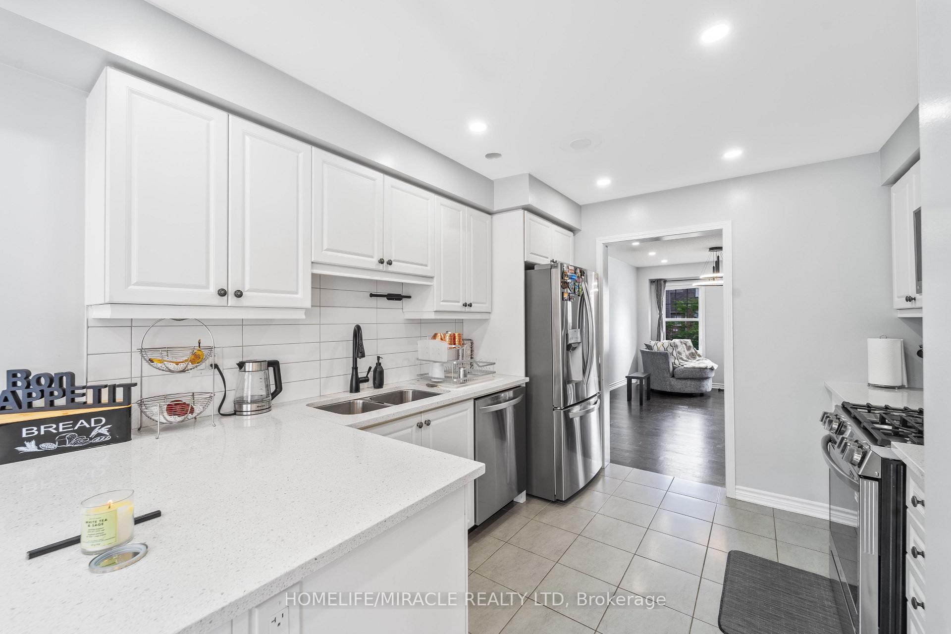 Photo 2 of 24 Metro Crescent, Brampton, Northwest Brampton — HOMEH