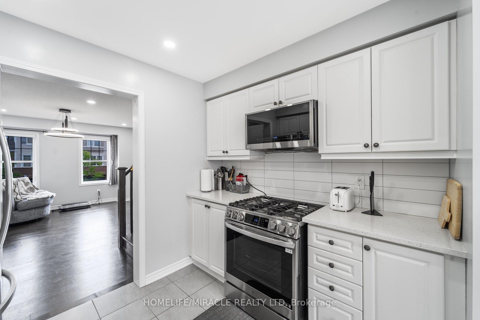 Photo 3 of 24 Metro Crescent, Brampton, Northwest Brampton — HOMEH