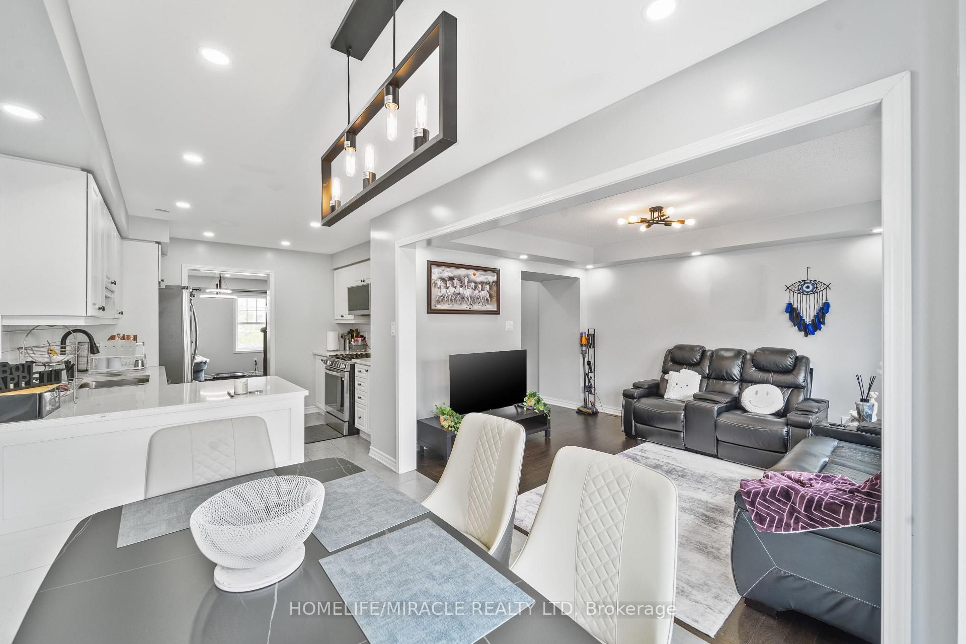 Photo 5 of 24 Metro Crescent, Brampton, Northwest Brampton — HOMEH