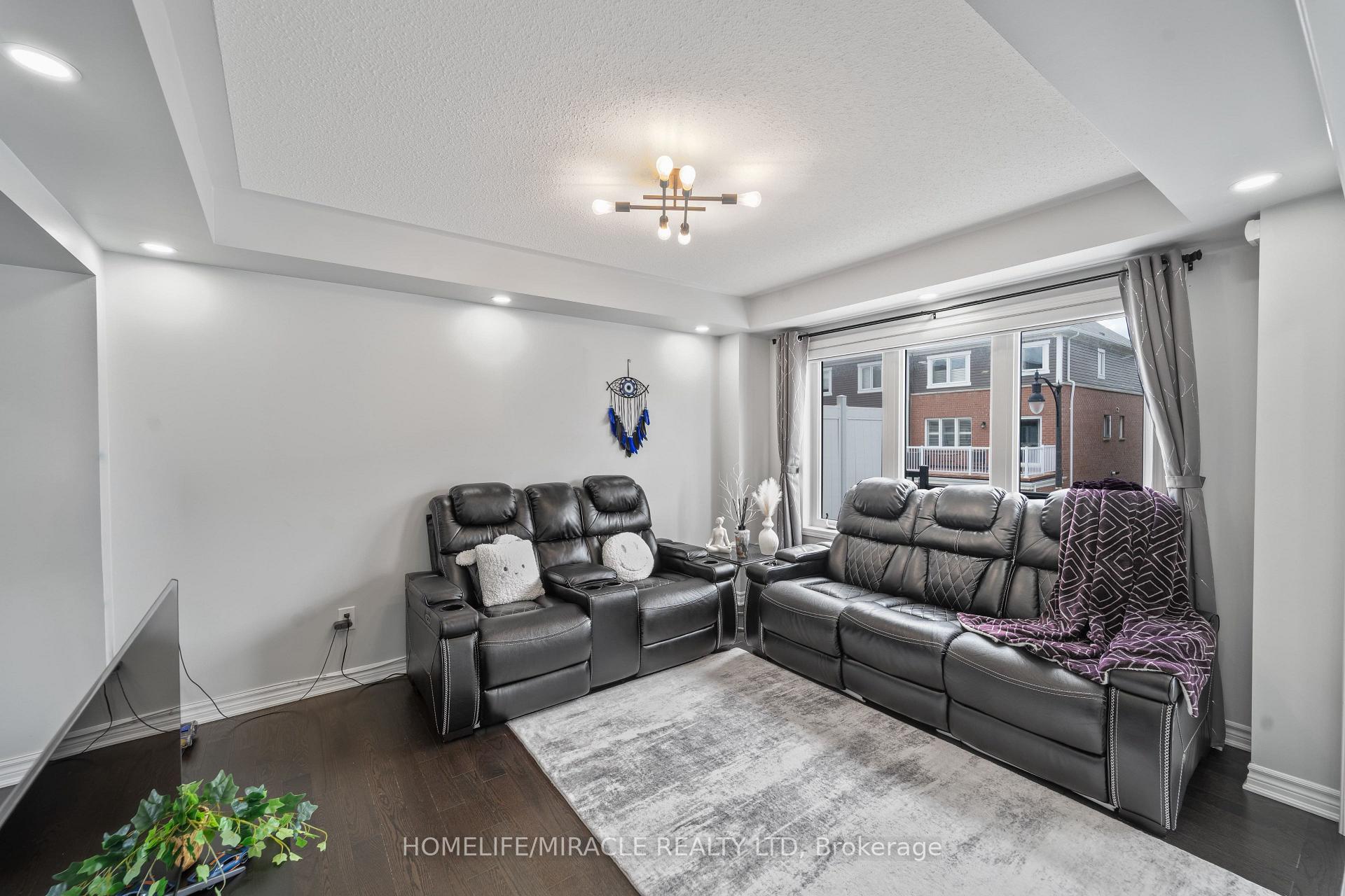 Photo 7 of 24 Metro Crescent, Brampton, Northwest Brampton — HOMEH