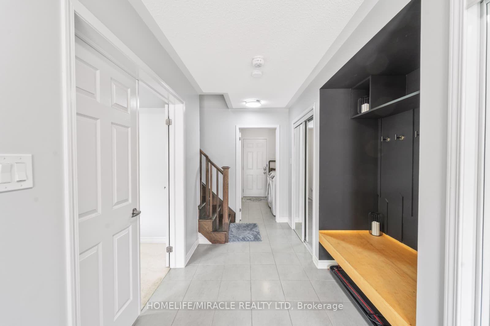 Photo 10 of 24 Metro Crescent, Brampton, Northwest Brampton — HOMEH