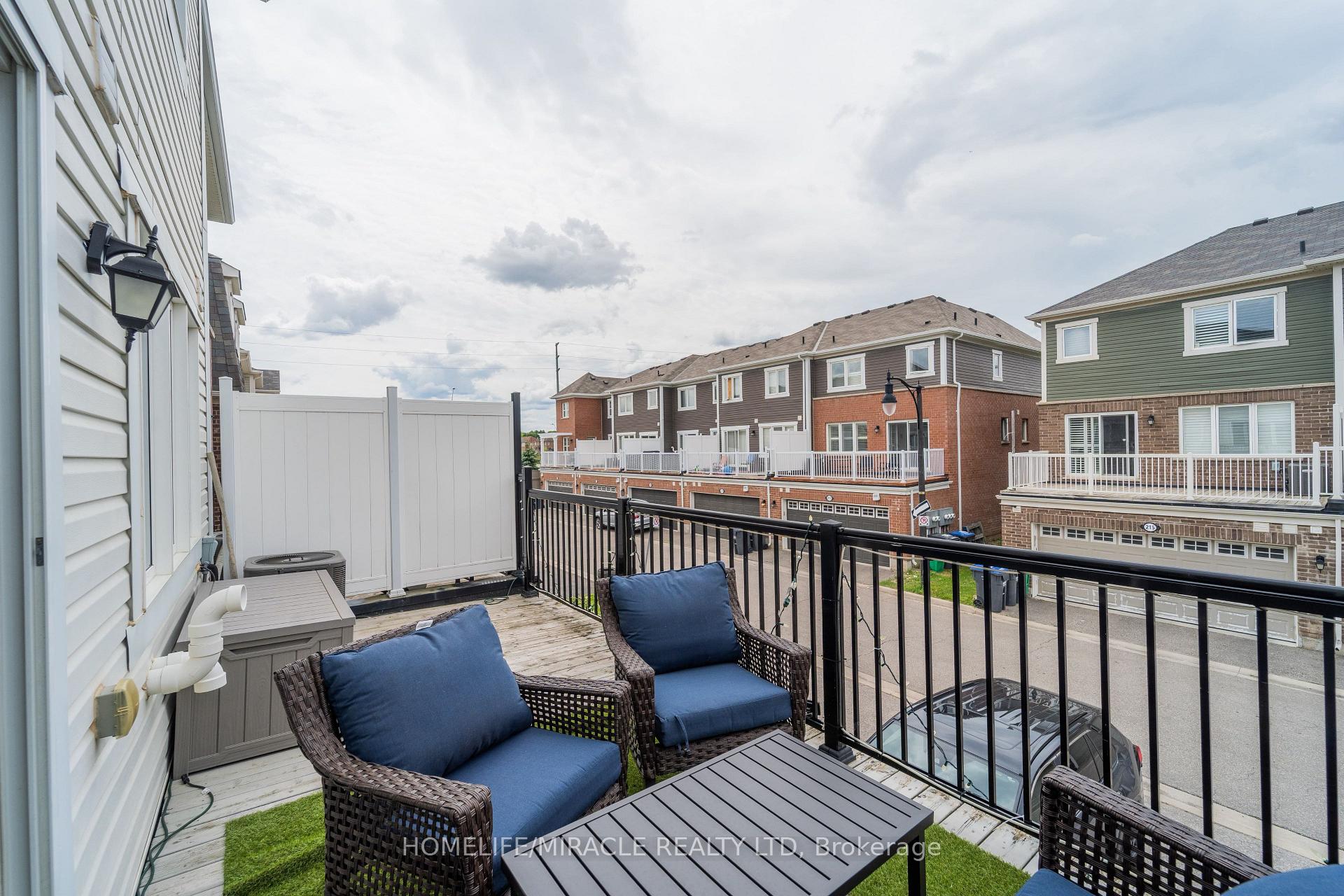 Photo 11 of 24 Metro Crescent, Brampton, Northwest Brampton — HOMEH
