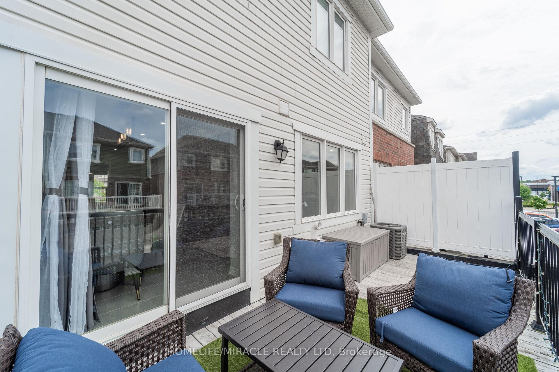 Photo 12 of 24 Metro Crescent, Brampton, Northwest Brampton — HOMEH