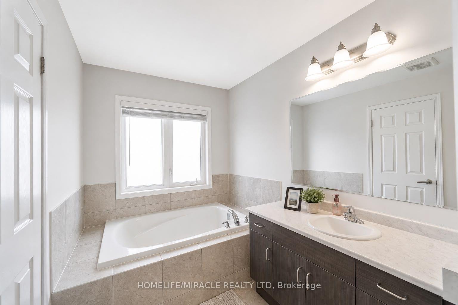 Photo 16 of 24 Metro Crescent, Brampton, Northwest Brampton — HOMEH