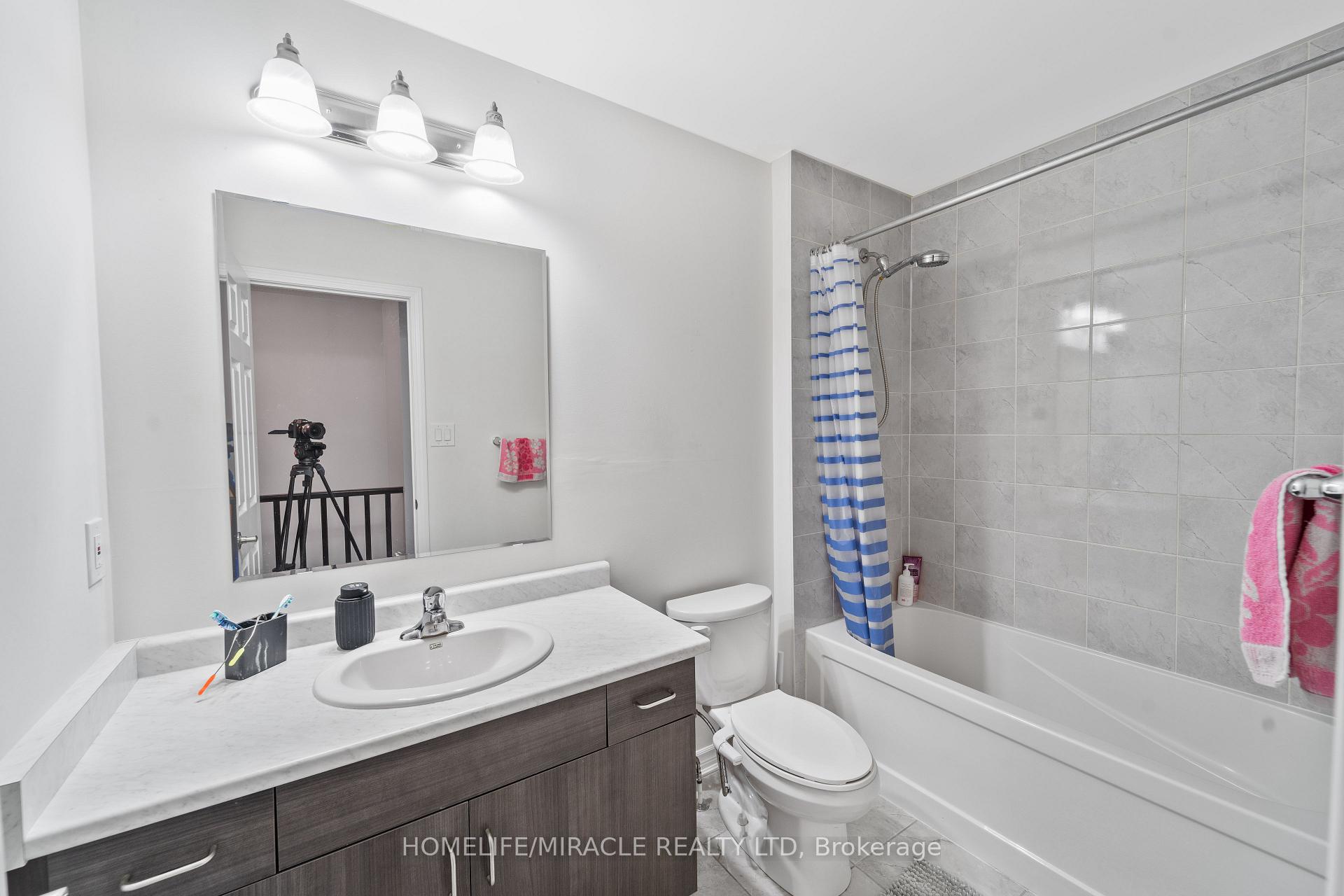Photo 30 of 24 Metro Crescent, Brampton, Northwest Brampton — HOMEH