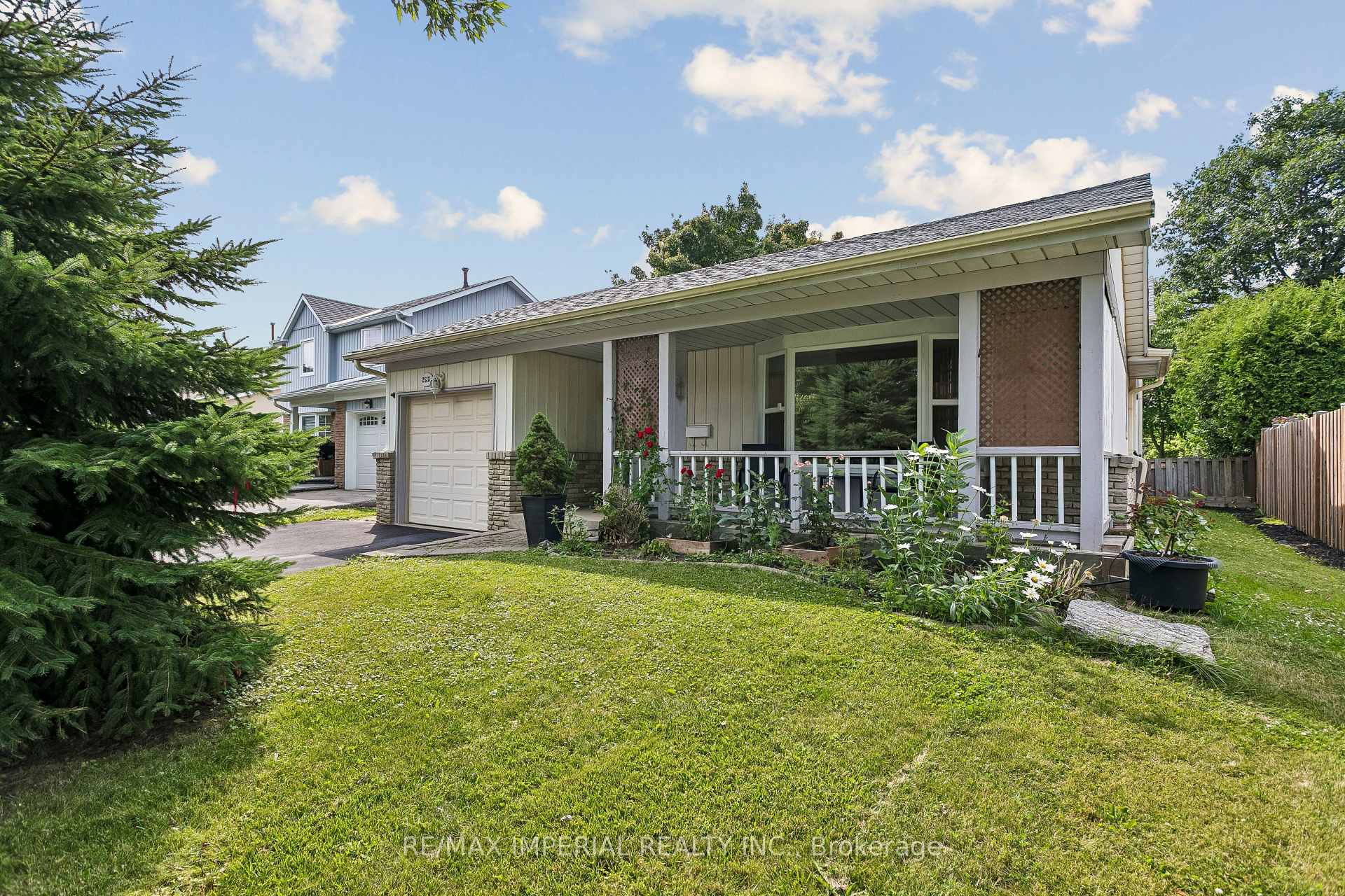 Photo 2 of 2531 Windjammer Road, Mississauga, Erin Mills — HOMEH