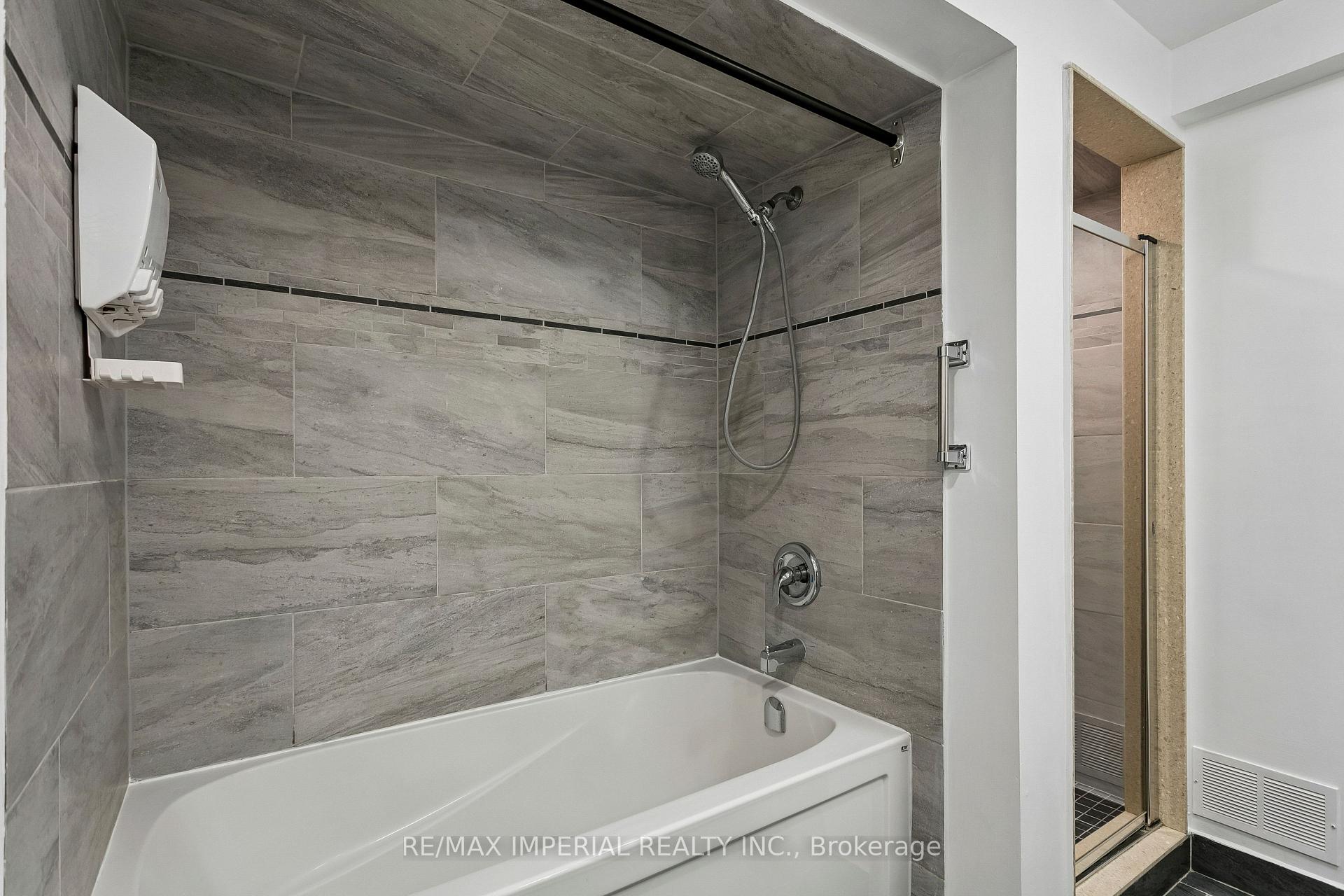 Photo 24 of 2531 Windjammer Road, Mississauga, Erin Mills — HOMEH