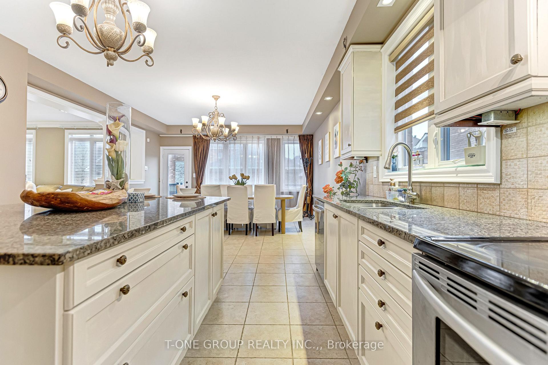 Photo 3 of 261 Angus Glen Boulevard, Markham, Devil's Elbow — HOMEH