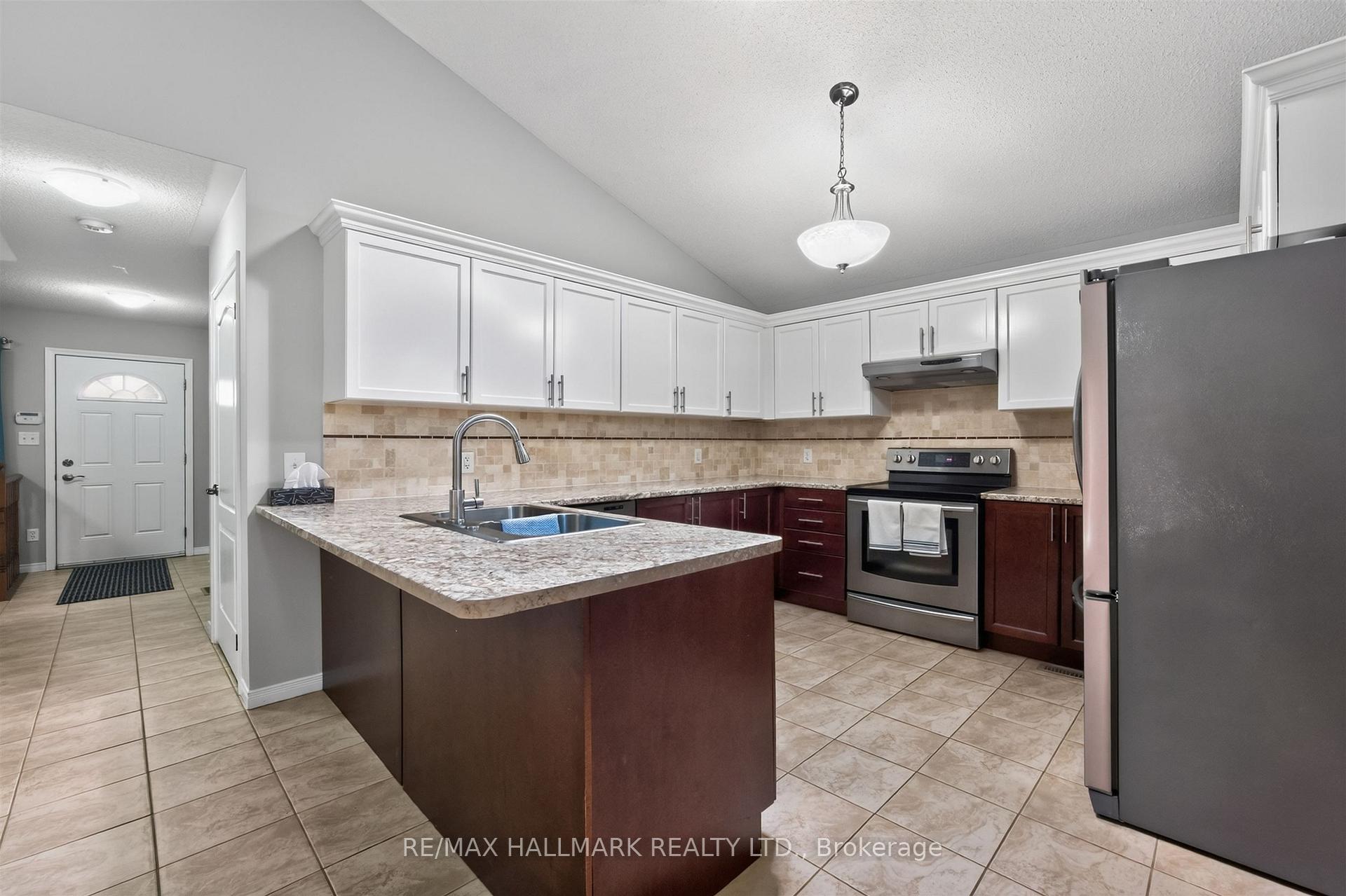 Photo 14 of 563 Luple Avenue, Oshawa, Samac — HOMEH
