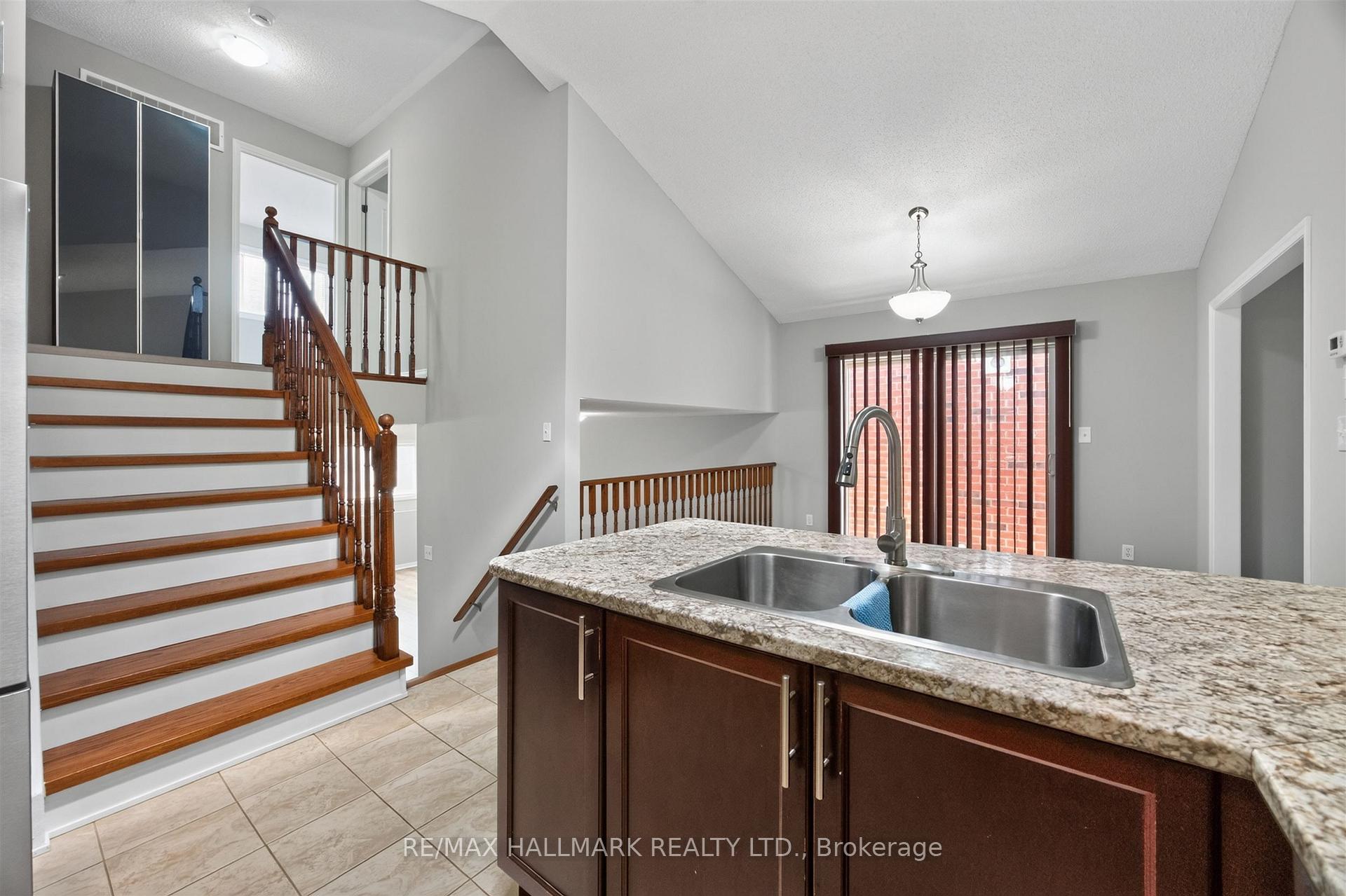 Photo 17 of 563 Luple Avenue, Oshawa, Samac — HOMEH