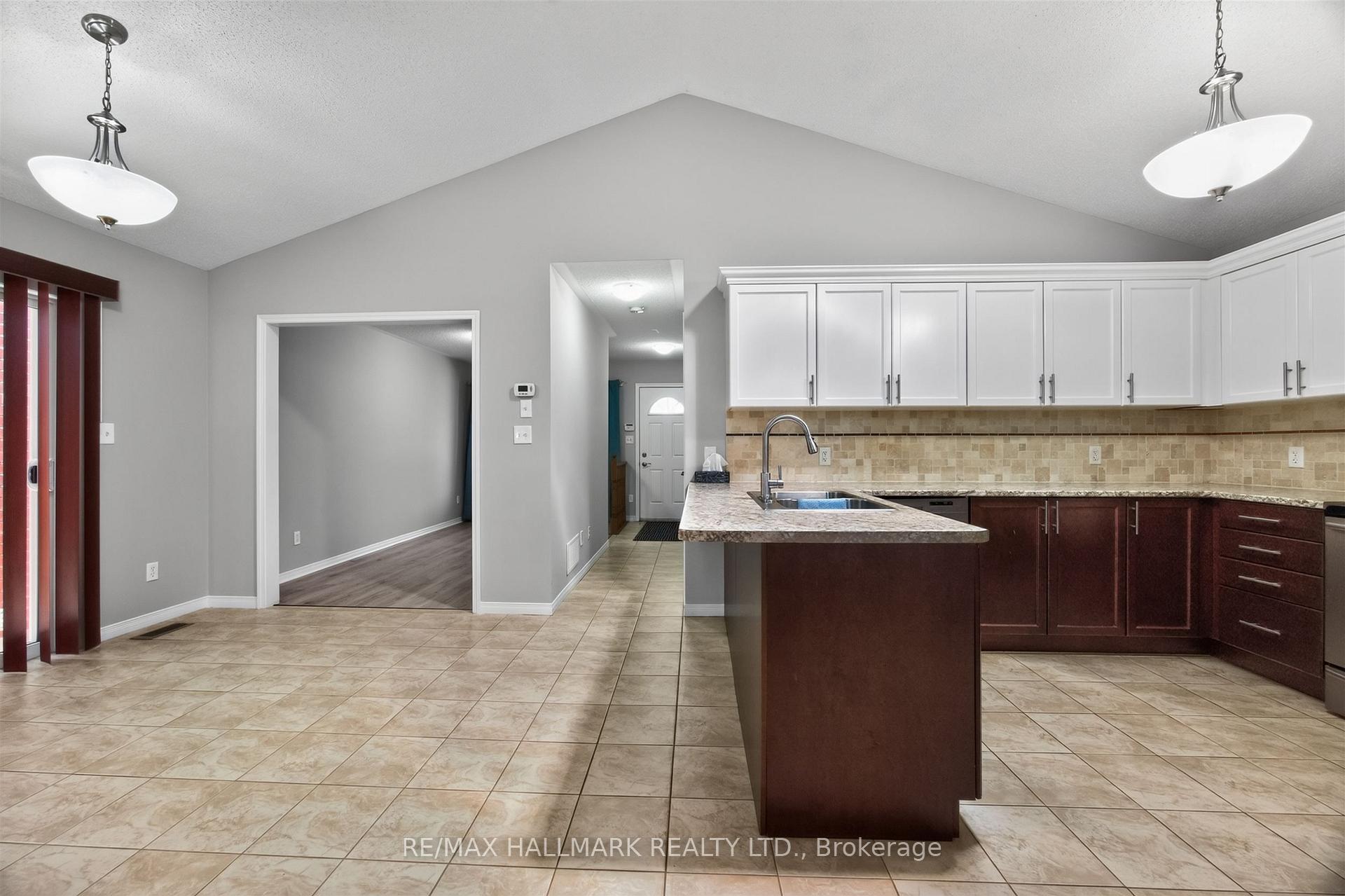 Photo 18 of 563 Luple Avenue, Oshawa, Samac — HOMEH