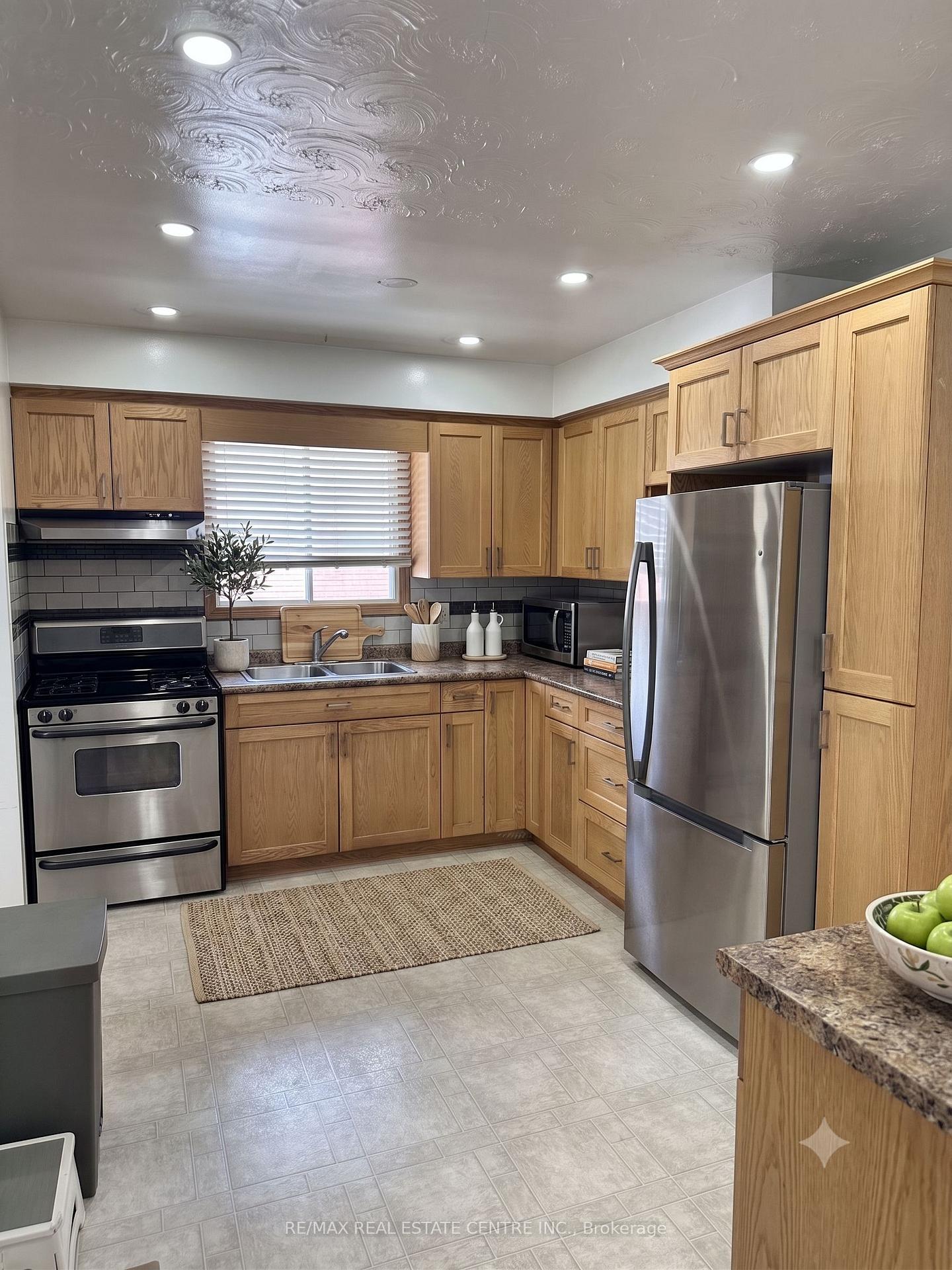 Photo 4 of 66 Bakersfield Drive, Cambridge, Christopher-Champlain — HOMEH
