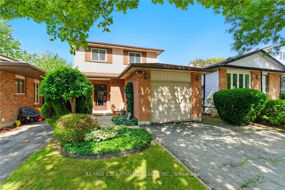 Photo 2 of 39 Megna Court, Hamilton, Gurnett — HOMEH