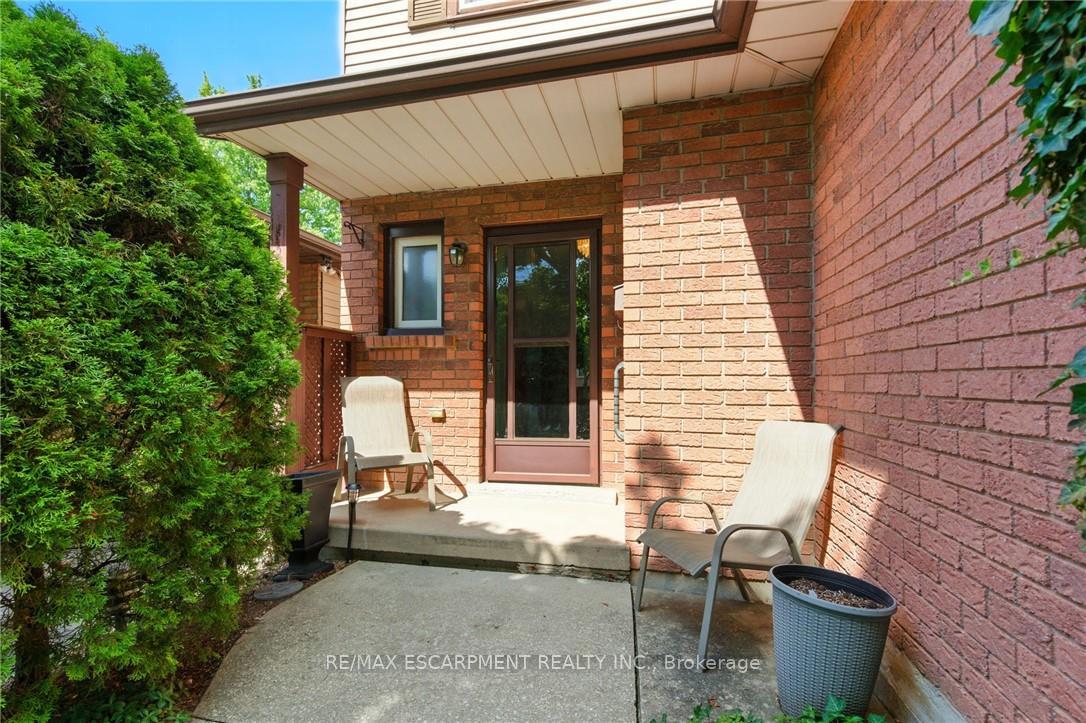 Photo 4 of 39 Megna Court, Hamilton, Gurnett — HOMEH
