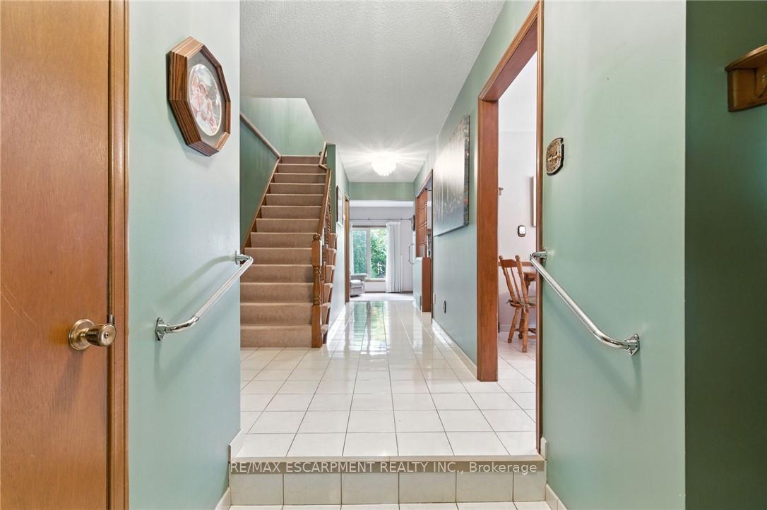 Photo 5 of 39 Megna Court, Hamilton, Gurnett — HOMEH