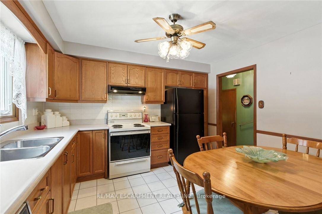 Photo 6 of 39 Megna Court, Hamilton, Gurnett — HOMEH