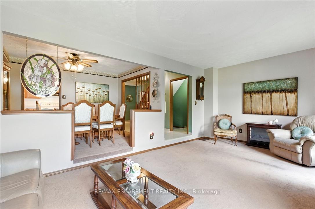 Photo 17 of 39 Megna Court, Hamilton, Gurnett — HOMEH