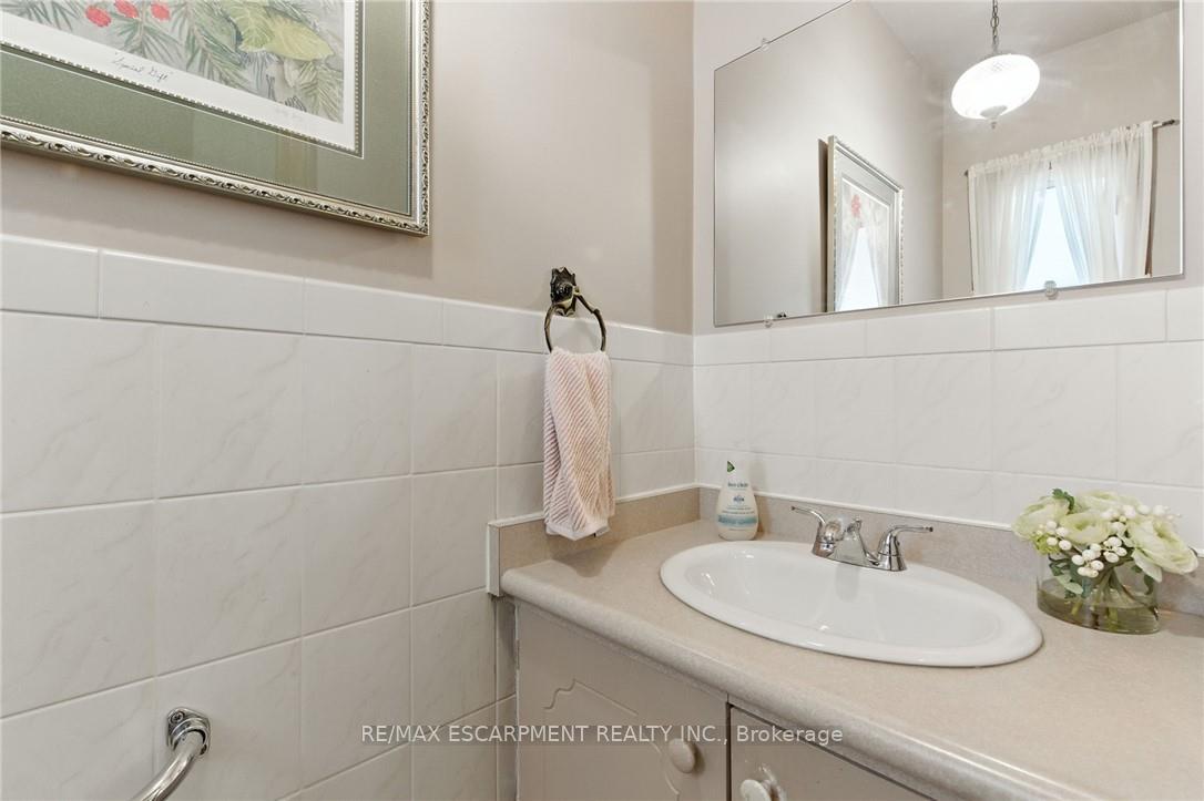 Photo 19 of 39 Megna Court, Hamilton, Gurnett — HOMEH