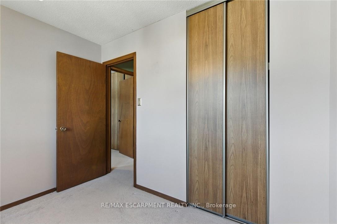 Photo 26 of 39 Megna Court, Hamilton, Gurnett — HOMEH
