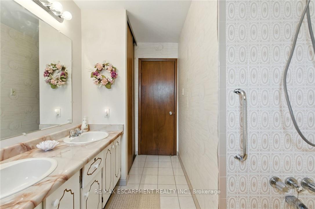 Photo 30 of 39 Megna Court, Hamilton, Gurnett — HOMEH