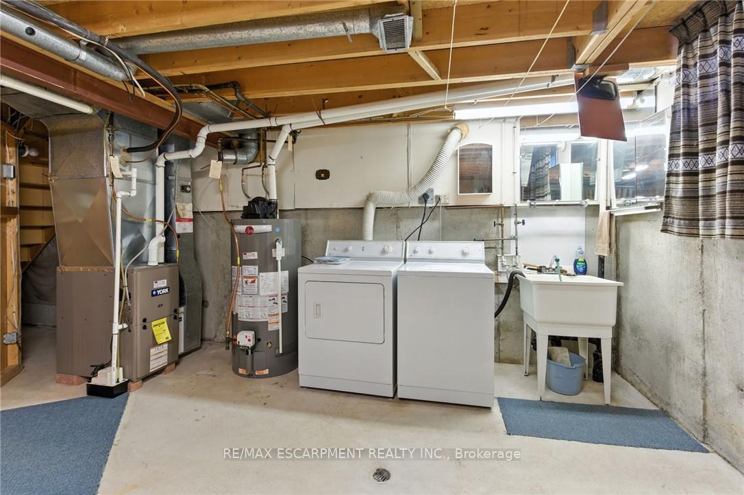 Photo 34 of 39 Megna Court, Hamilton, Gurnett — HOMEH