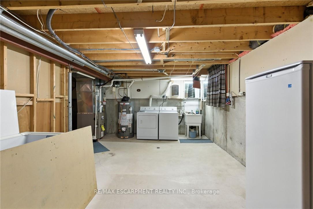 Photo 35 of 39 Megna Court, Hamilton, Gurnett — HOMEH