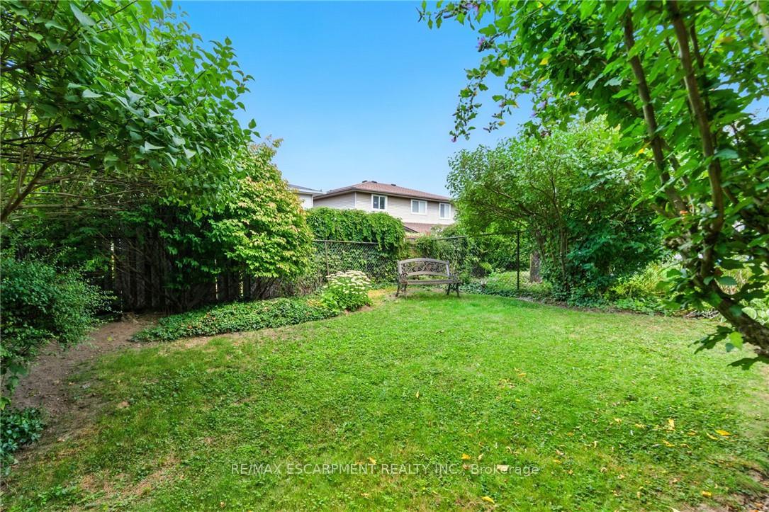 Photo 40 of 39 Megna Court, Hamilton, Gurnett — HOMEH