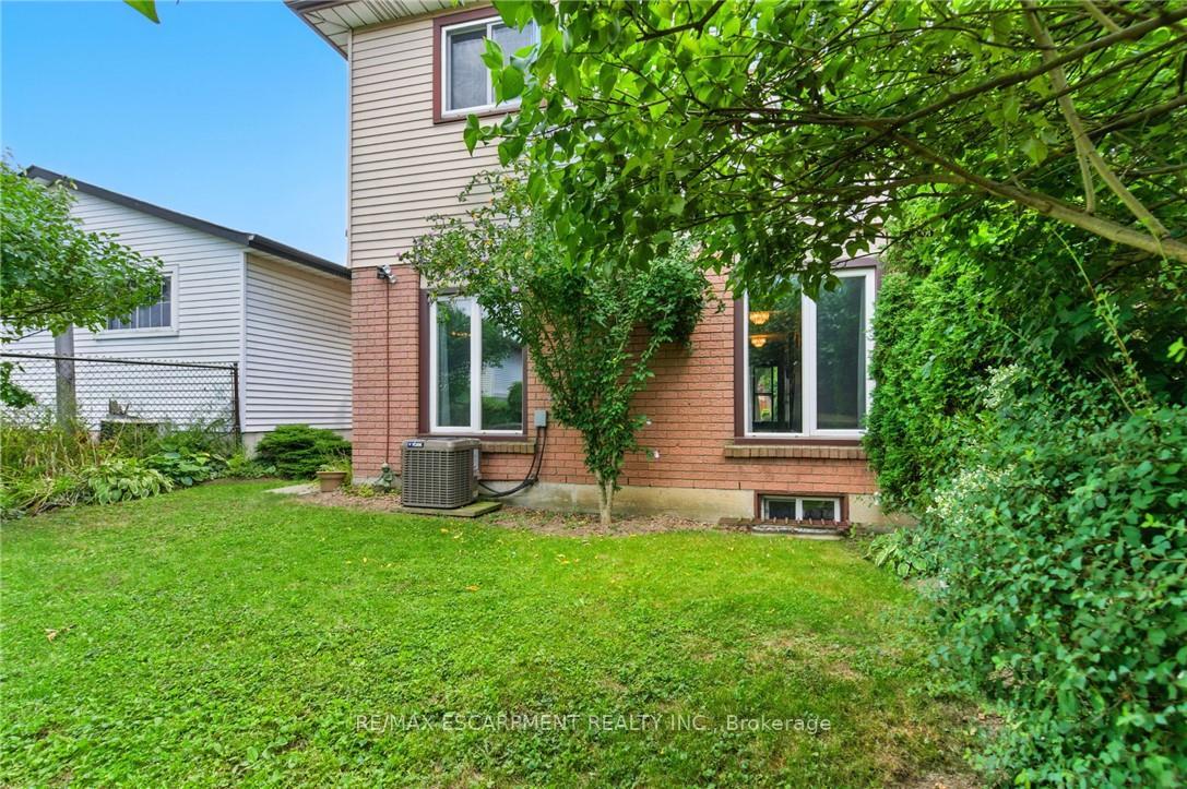 Photo 41 of 39 Megna Court, Hamilton, Gurnett — HOMEH