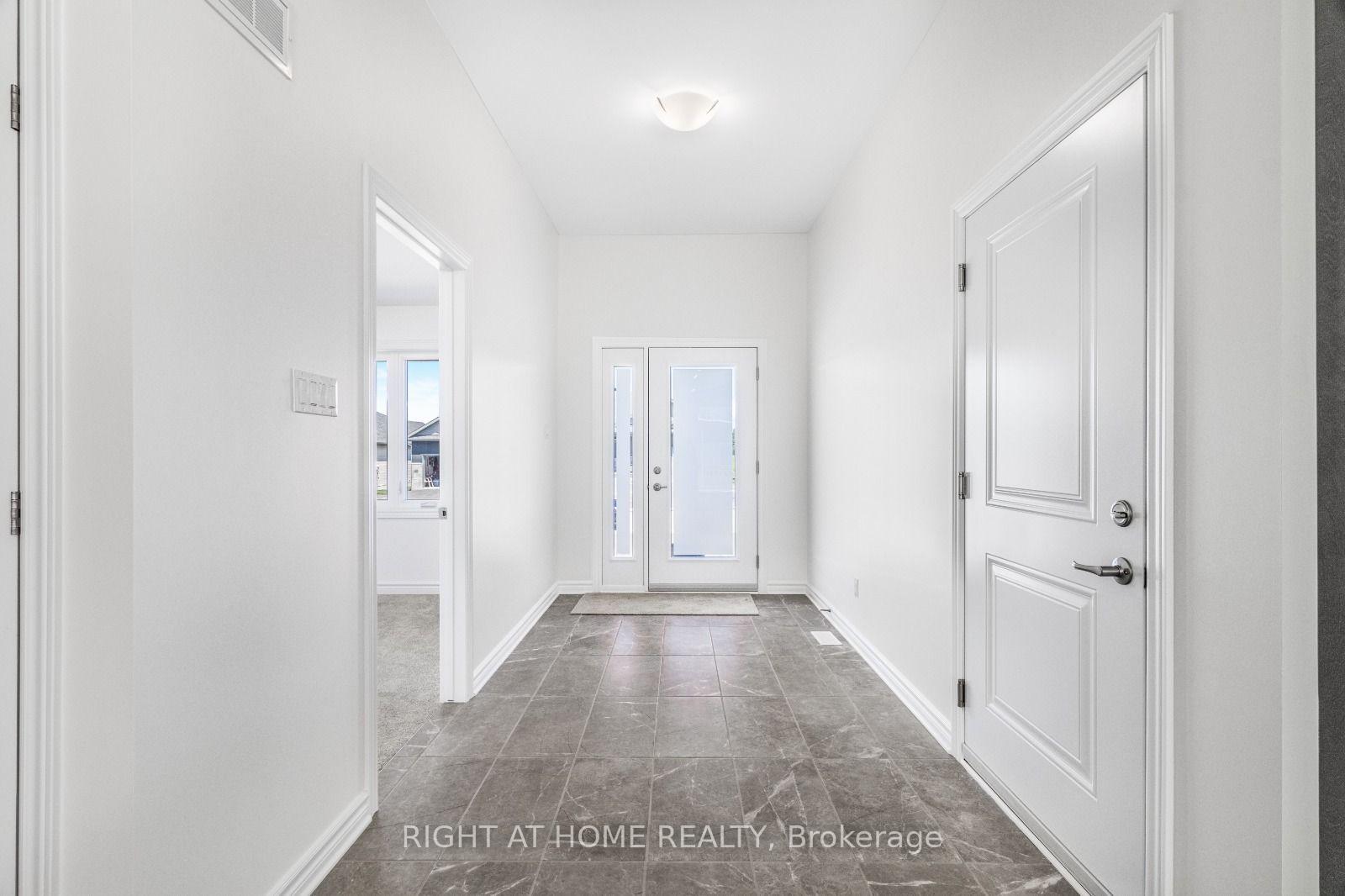 Photo 3 of 27 Yade Road, Arnprior, Arnprior — HOMEH