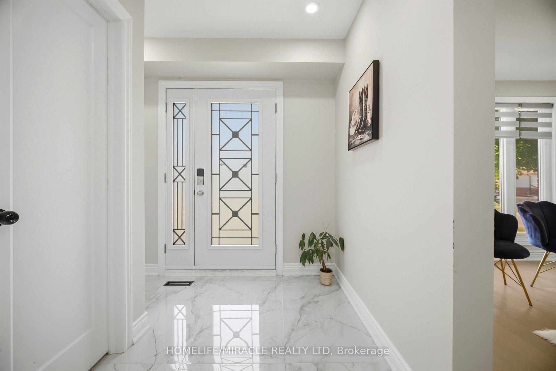 Photo 4 of 96 Bonham Boulevard, Mississauga, Streetsville — HOMEH