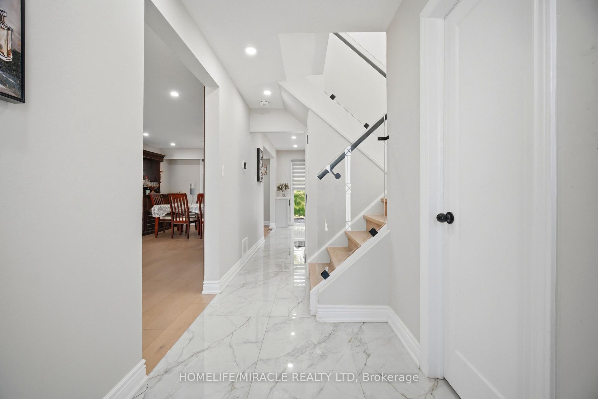 Photo 5 of 96 Bonham Boulevard, Mississauga, Streetsville — HOMEH