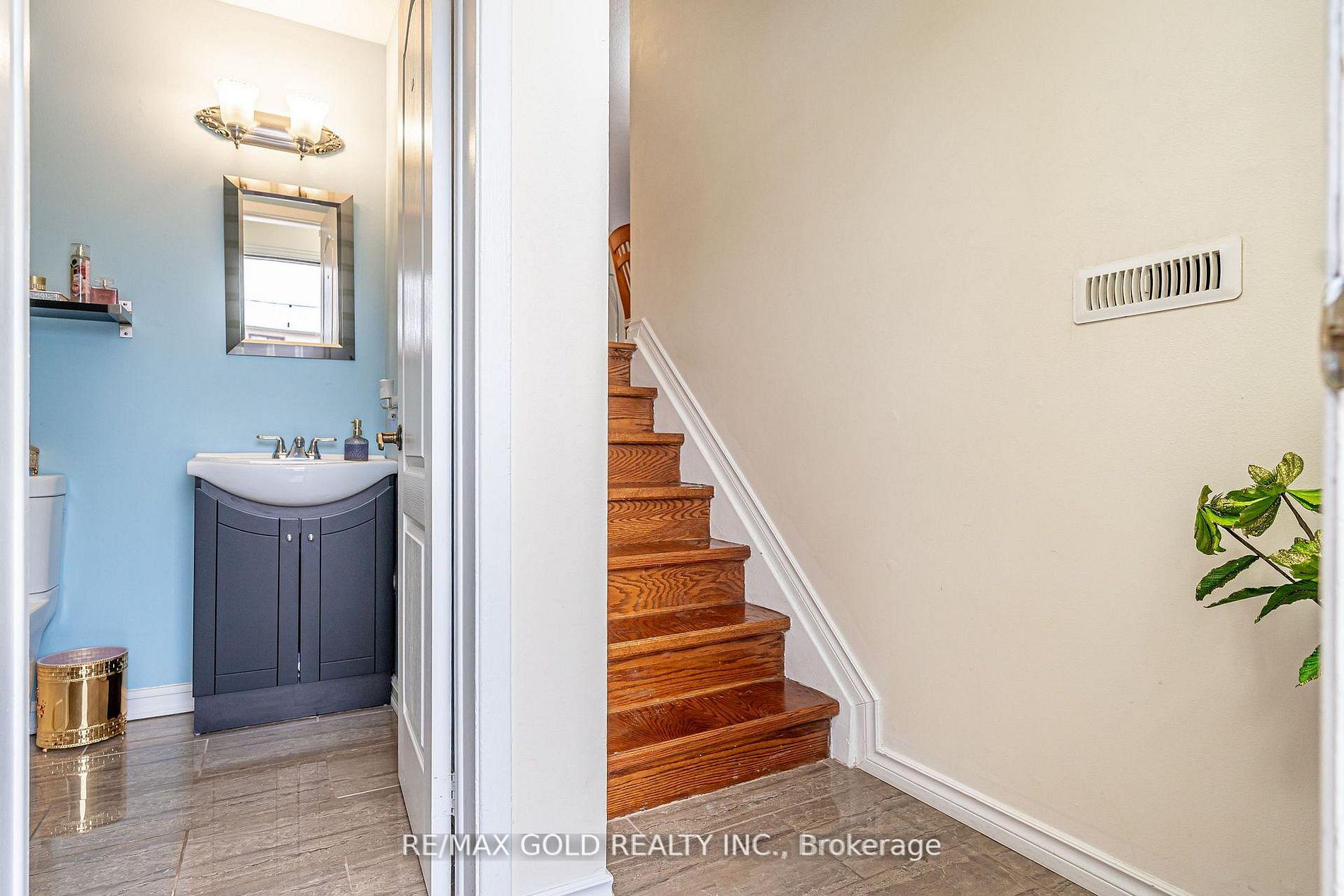 Photo 2 of Unit 33, 33 Guildford Crescent, Brampton, Central Park — HOMEH
