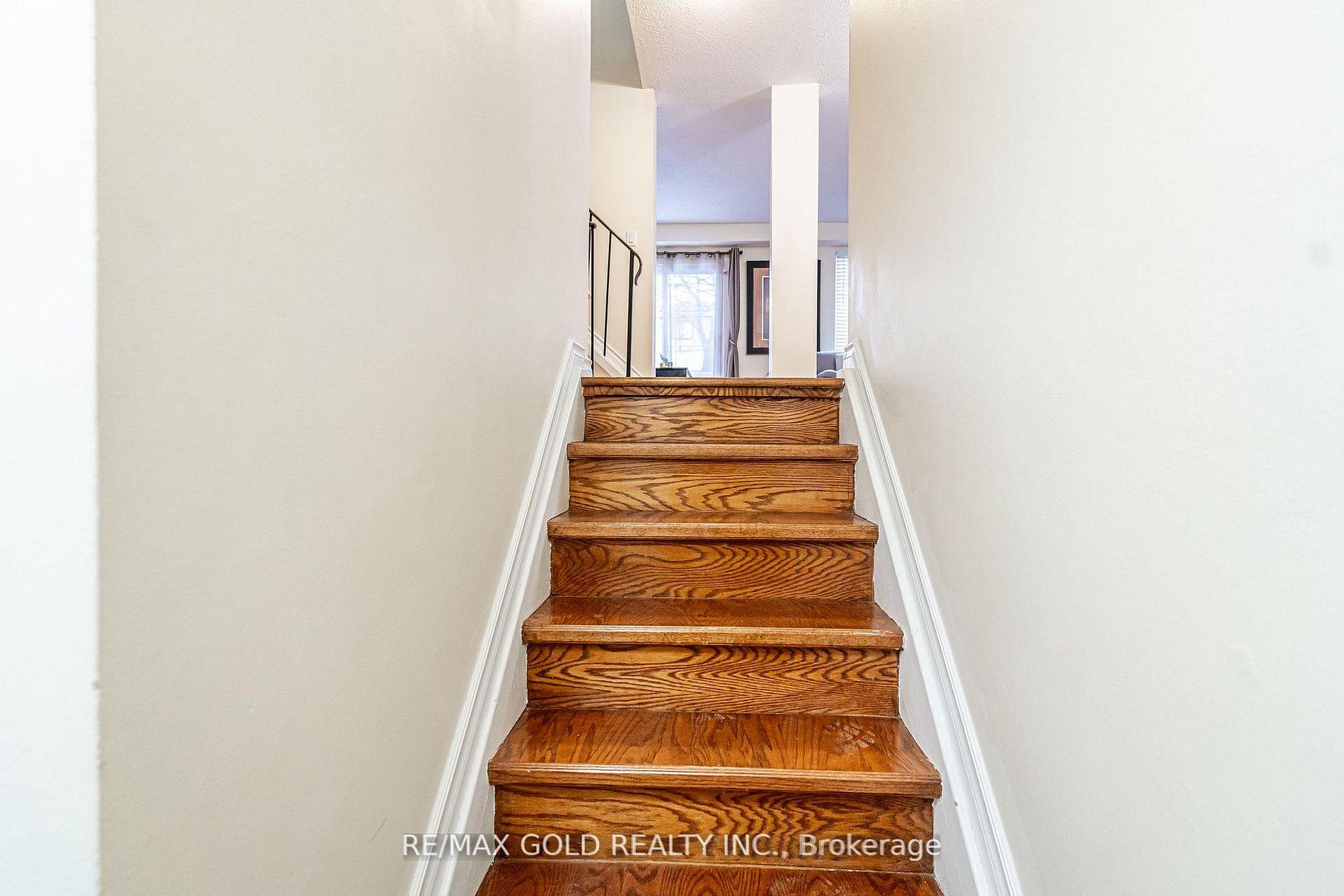 Photo 3 of Unit 33, 33 Guildford Crescent, Brampton, Central Park — HOMEH