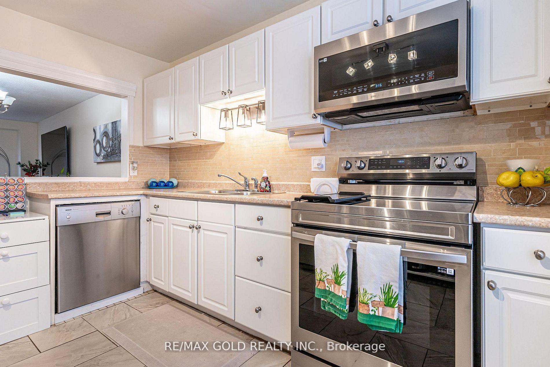 Photo 4 of Unit 33, 33 Guildford Crescent, Brampton, Central Park — HOMEH