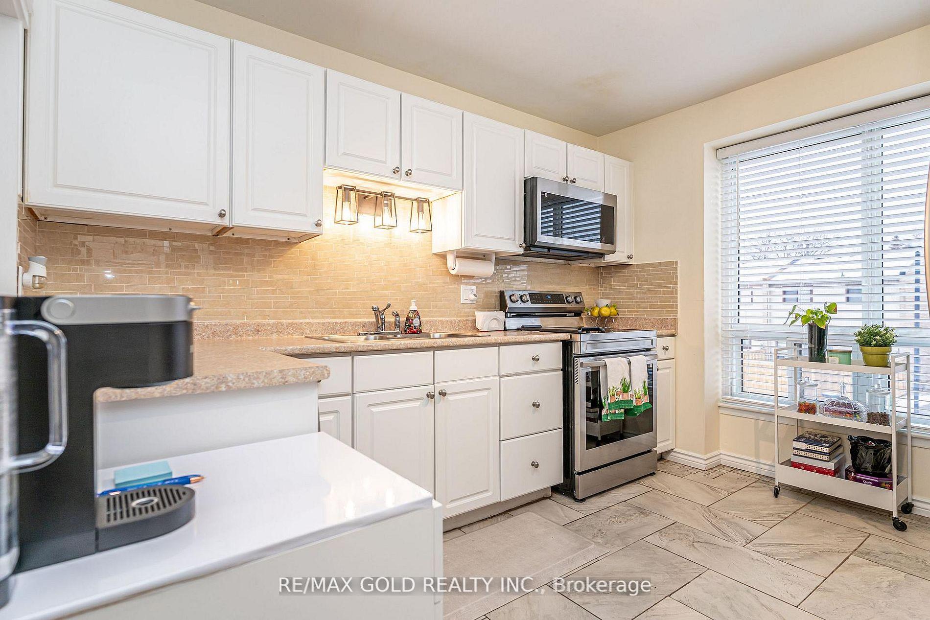 Photo 7 of Unit 33, 33 Guildford Crescent, Brampton, Central Park — HOMEH