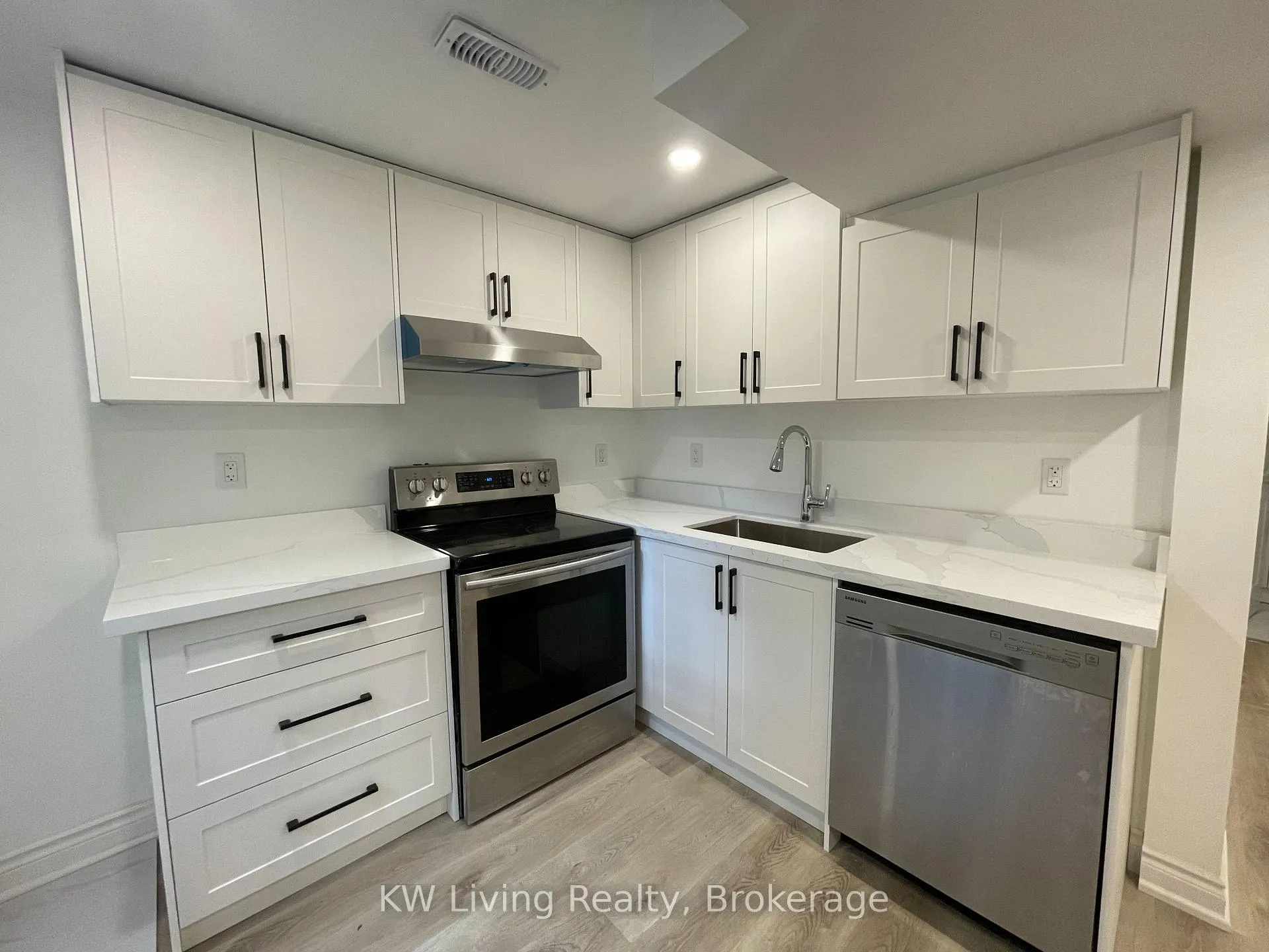 Photo 3 of Unit B, 2608 Pinkwell Drive, Mississauga, Sheridan — HOMEH