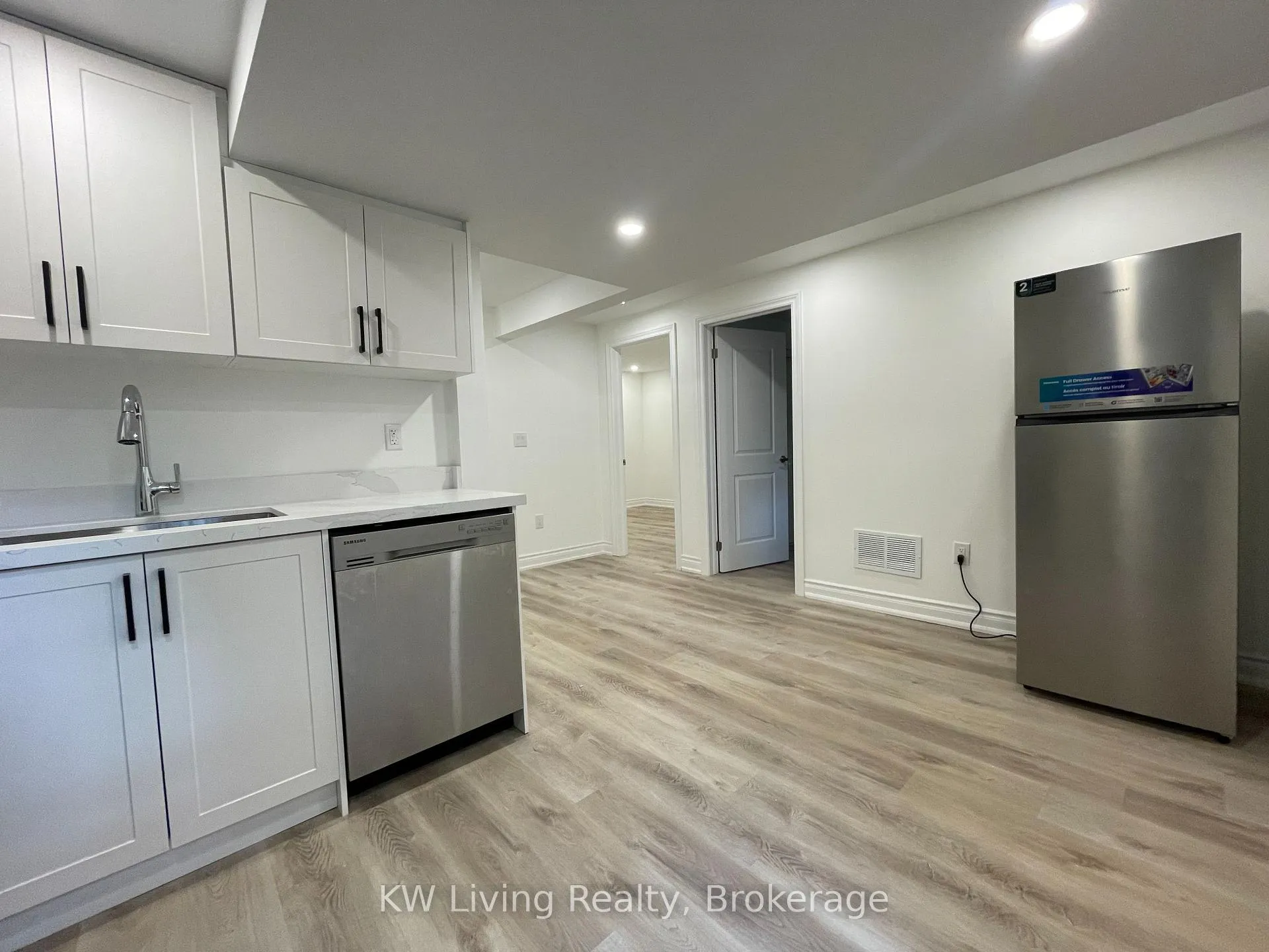 Photo 4 of Unit B, 2608 Pinkwell Drive, Mississauga, Sheridan — HOMEH