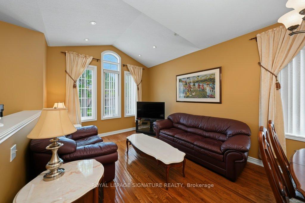 Photo 10 of 26 Saint Clare Boulevard, Vaughan, Vellore Village — HOMEH